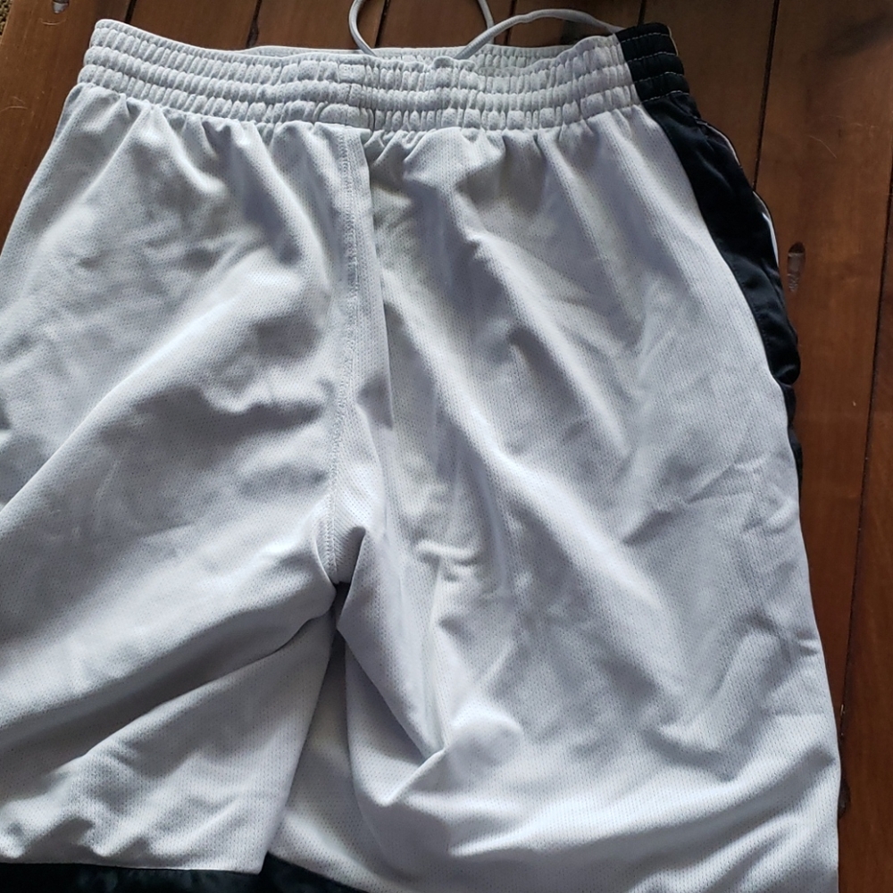 Nike - Picture 2 of 3